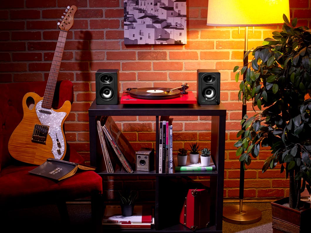 MediaOne M30BT on shelf with record player